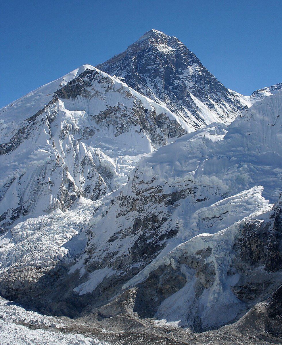 カラパタールから望むエベレスト(世界最高峰8848m)