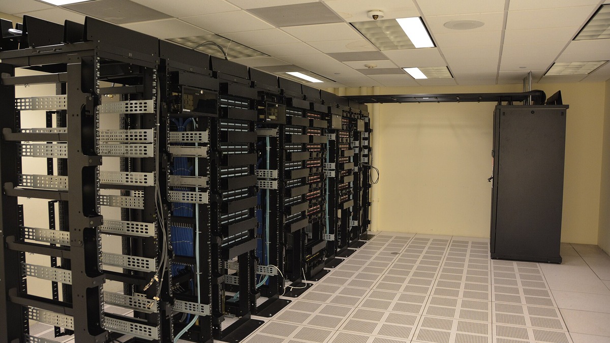 データセンターに並ぶサーバーラック(イメージ)