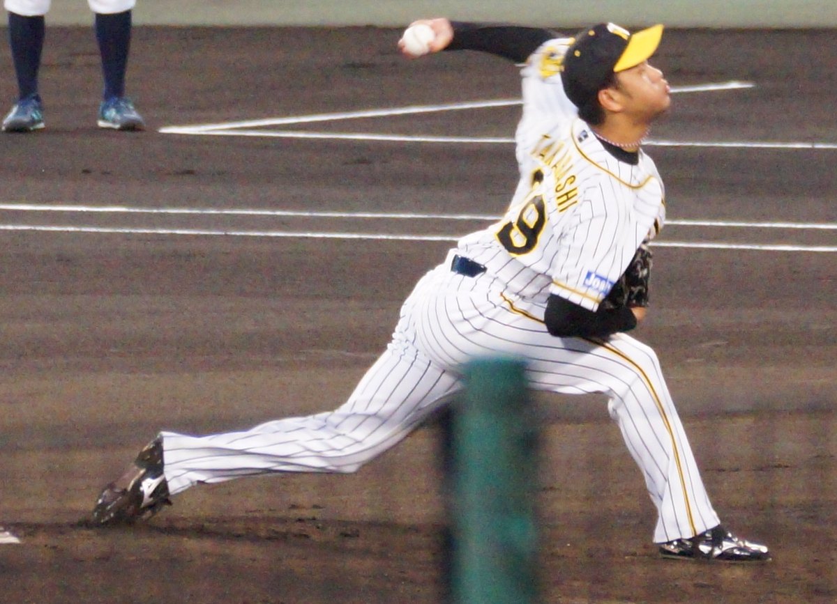 阪神甲子園球場で投球する阪神・高橋遥人投手(2019年)