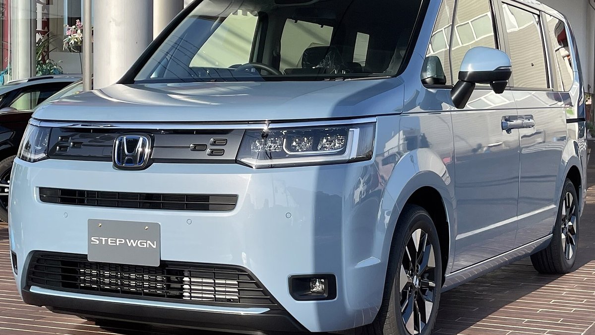 ホンダ ステップワゴン(6AA-RP8)の外観