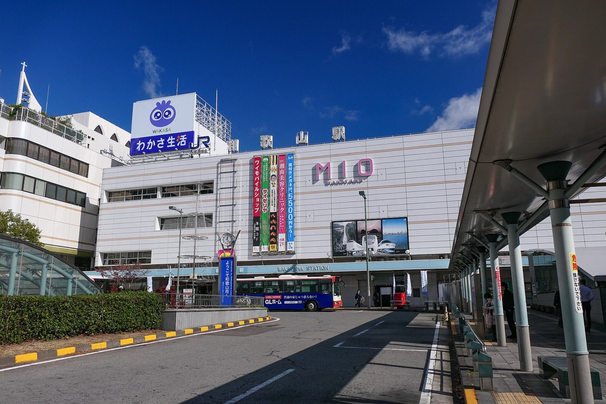 JR和歌山駅の中央口の駅ビル