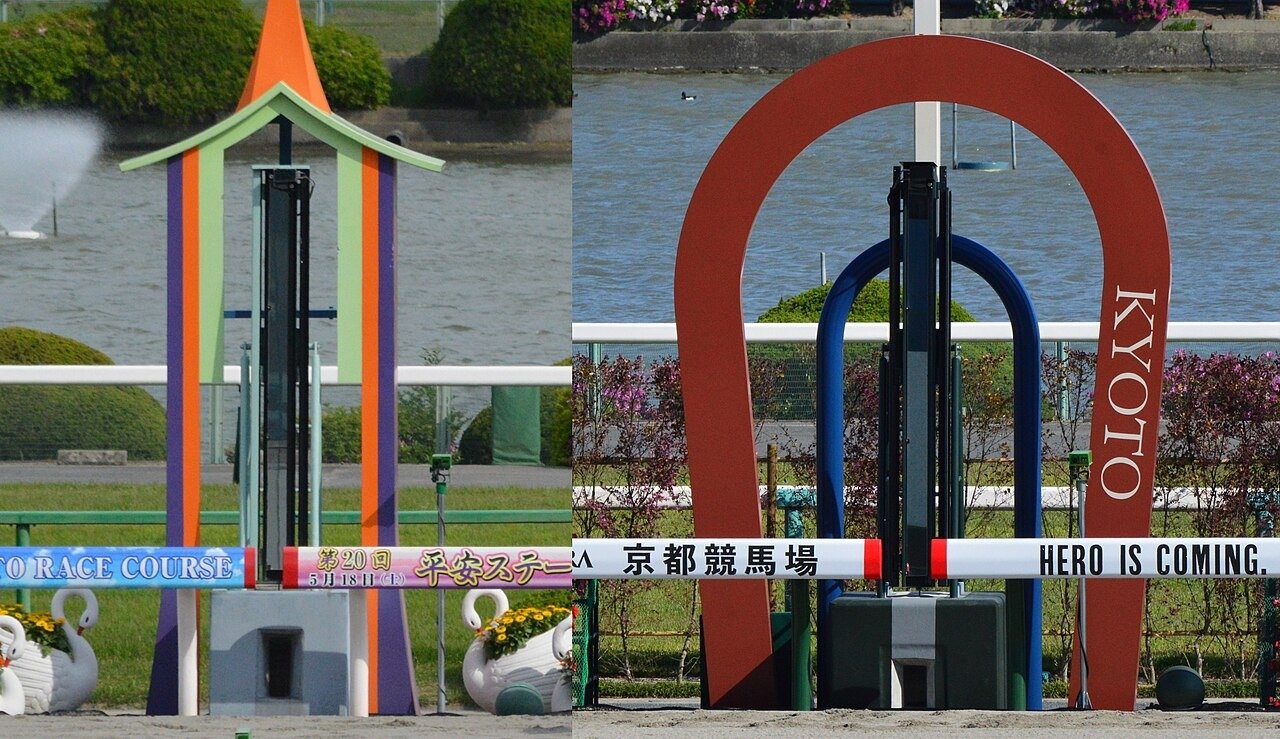 京都競馬場のゴール板付近(2023年)