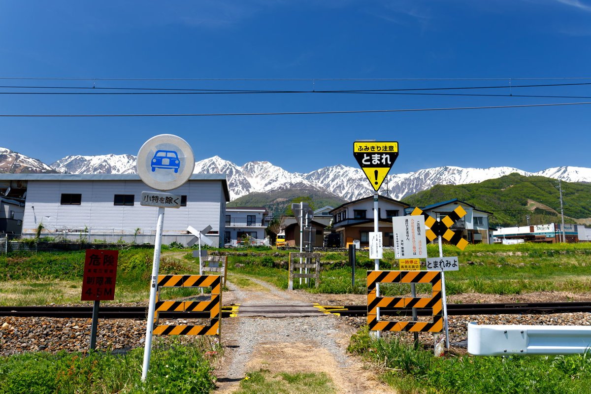 大糸線の第4種踏切(長野県白馬村の高見北踏切)