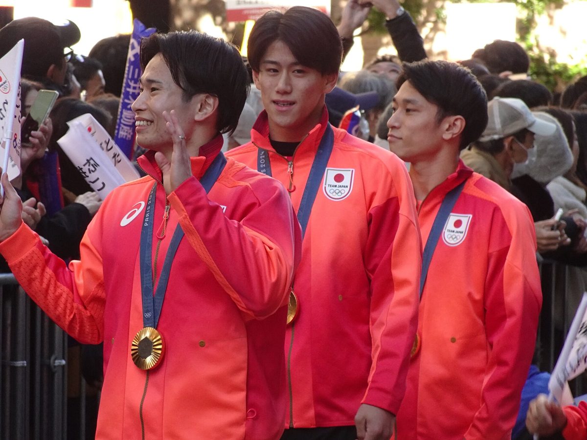 パリ五輪の体操男子団体金メダリスト(2024年11月、東京・日本橋)