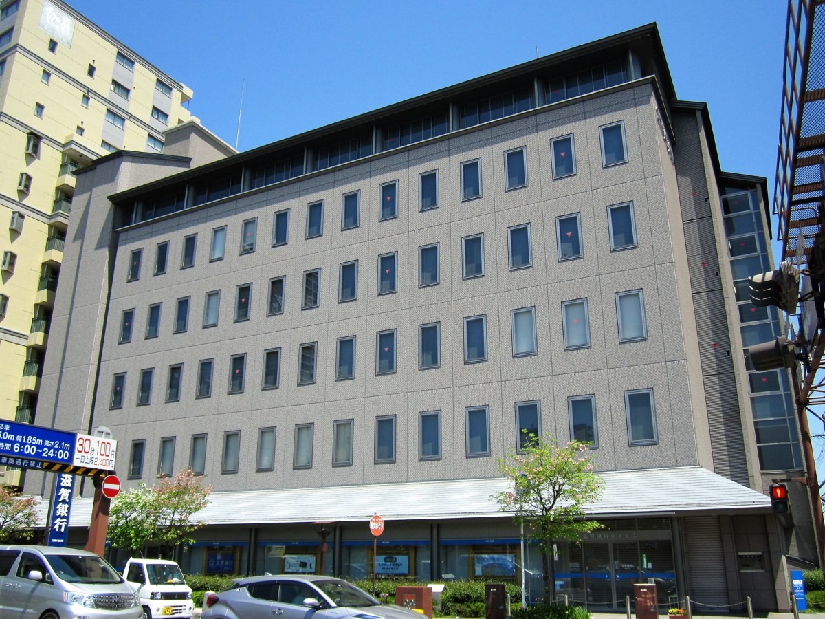 滋賀県草津市にある滋賀銀行の草津支店の建物