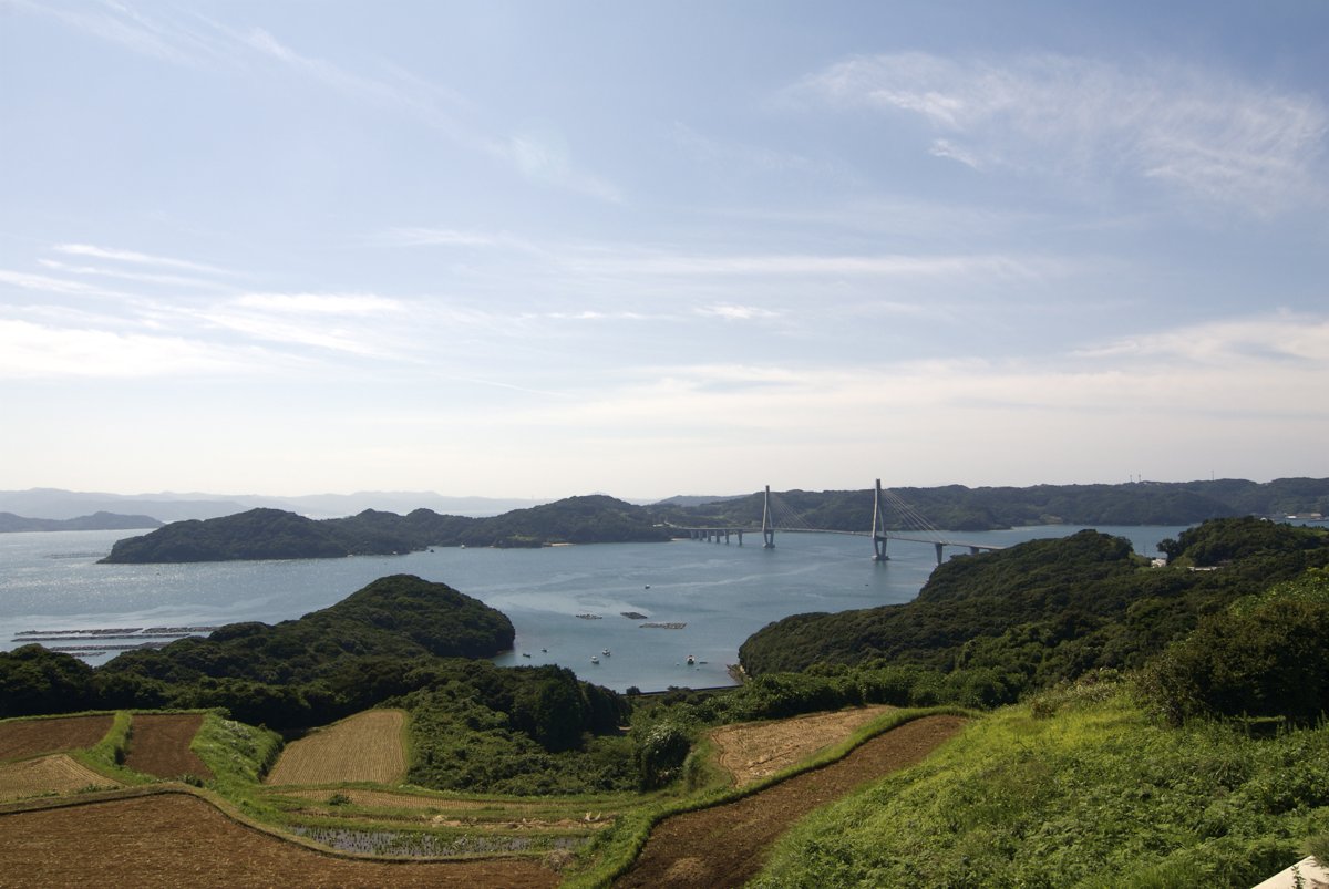 展望台から見た鷹島肥前大橋と鷹島(長崎県松浦市)