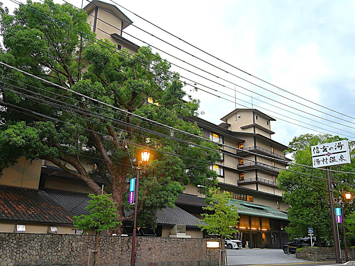 第74期王座戦第5局の会場となった山梨県甲府市・湯村温泉の常磐ホテル